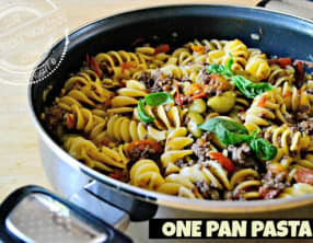 One pan pasta de fusilloni à la bolognaise chorizo et légumes