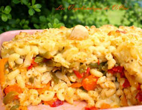 Gratin de coquillettes au poulet, carottes et poivrons