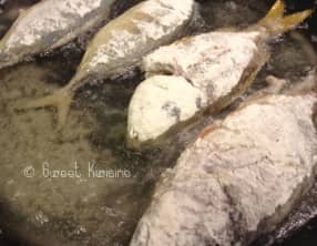 Le poisson frit aux oignons marinés à la martiniquaise