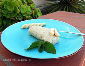 Gâteau de riz gluant au lait de coco et à la banane