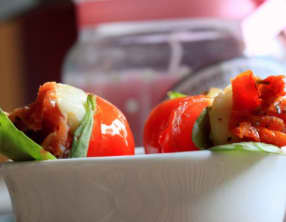 Sucettes tomates, mozza et basilic