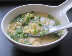 Soupe asiatique de maïs et poulet
