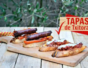 Tapas de saucisse Txitora aux poivrons et fromage