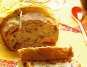 Cake aux nectarines et au thé à l’hibiscus