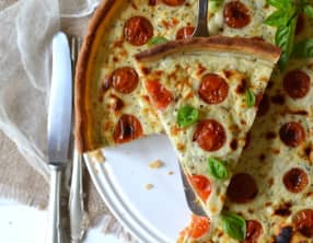 Tarte à la tomate cerise, ricotta, basilic et noix de coco