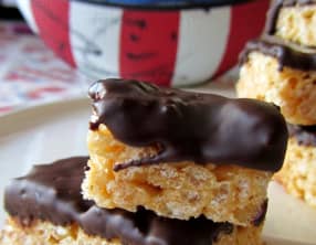 Barres de riz soufflé aux chamallows et beurre de cacahuètes