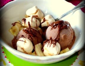 Glace marbrée à la pâte à tartiner aux noisettes