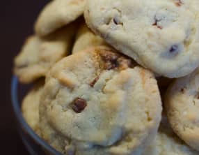 Cookies aux noix de macadamia et aux 2 chocolats