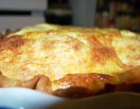 Quiche à la viande hachée, oeufs et fromage râpé