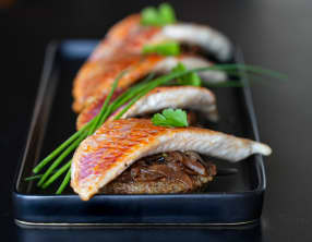Filets de rougets sur canapés