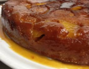 Gâteau renversé aux pêches