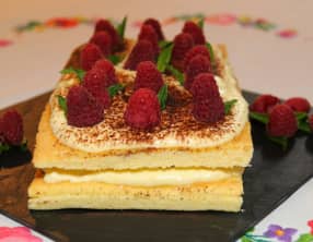 Génoise au chèvre frais et framboises