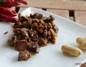 Foies de volaille sauté aux cacahuètes et sauce soja