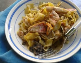 Pâtes torsadées aux rougets et à la tapenade