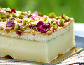 Gâteau magique à la cardamome et eau de rose