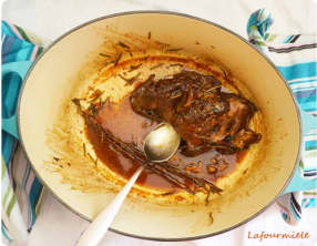 Selle d’agneau confite à l’ail et au romarin