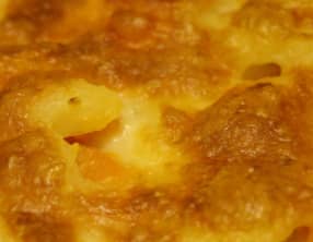 Gratin de pommes de terre, fromages, oignons caramélisés, jambon