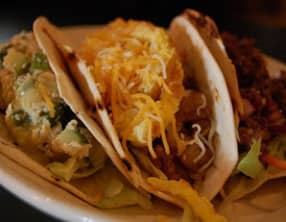 Tacos au poulet et à l'avocat