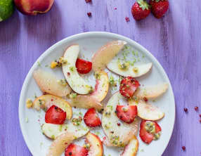 Carpaccio de fruits d'été au poivre rose