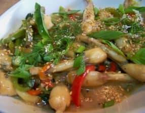 Cuisses de grenouilles au basilic Thaï et riz aux épices