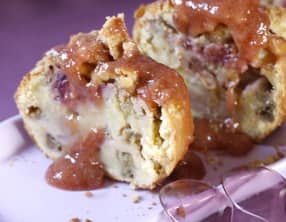 Cake crumble à la rhubarbe et coulis