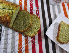 Orangé et pavoté le cake s'il vous plait