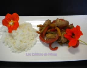 Dés de poulet et légumes sautés à la thaï