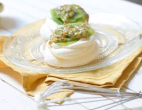 Mini pavlovas kiwi et fruits de la passion
