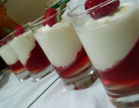 Mousse blanche aux gelées de framboises et verveine menthe