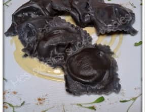 Raviolis noirs au potimarron, chorizo, sauge