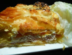 Tourte feuilletée aux œufs sur jambon