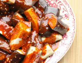 Aubergines vapeur et sauce piquante