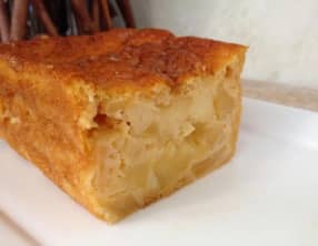 Gâteau aux pommes caramélisées et sirop d'érable