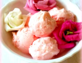 Glace à la rose sans sorbetière