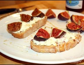 Tartines chèvre, figue et miel