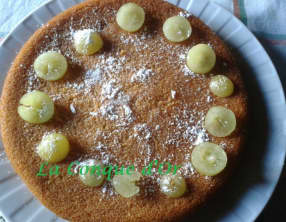 Gâteau fondant aux raisins blancs