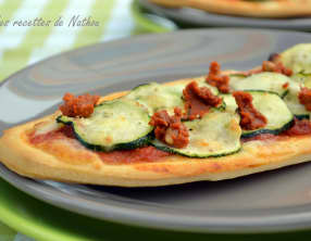 Pizzetta "veggie" courgette et pesto rouge