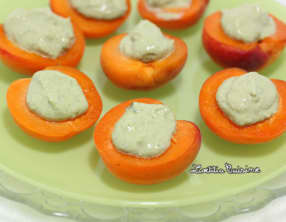 Amuses bouche aux abricots du valais farcis au fromage frais au basilic