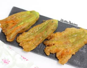 Beignets de fleurs de courgettes à l’ail
