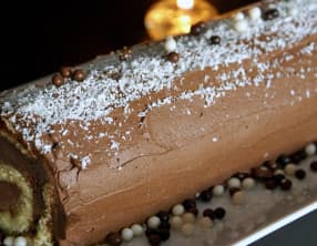 Bûche de Noël au chocolat : le biscuit roulé
