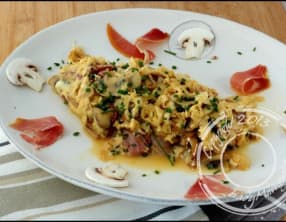Omelette brouillée au jambon et champignons
