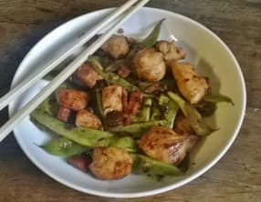 Poulet sauté aux Haricots plats avec une sauce à l'orange