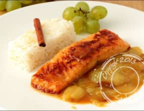 Pavés de saumon au raisin et vin blanc