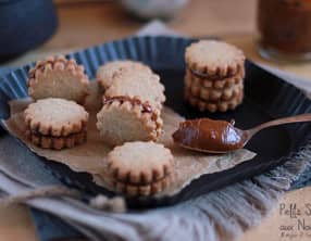 Petits Sablés aux Noisettes et Confiture de Lait