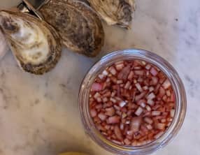 Mignonnette au vinaigre de vin rouge et échalote française