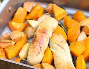 Courge, coings et boudins rôtis au four à la sauge