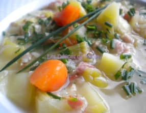 Soupe paysanne aux poireaux et aux lardons