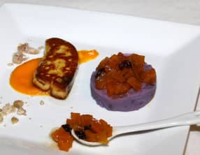 Escalope de foie gras poêlée, confiture de butternut et écrasé de Vitelotte