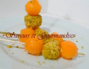 Brochettes melon chèvre et pistache.