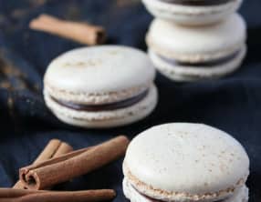 Macarons au chocolat et à la cannelle